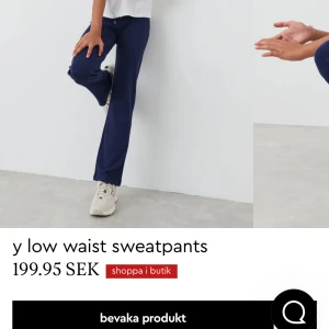 Lågmidjade mjukisbyxor  - Lågmidjade mjukisbyxor som är mörkblå, köpta på Gina Tricot barn avdelning i storlek 158/164 använda få tala gånger så dom är i bra skick. 