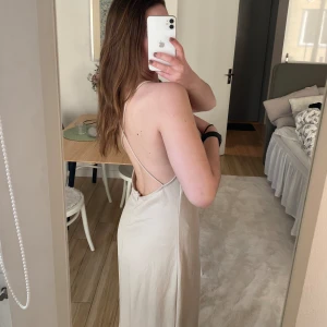 Klänning i linne - Fint skick, stl 38 men jag har vanligtvis 36🥰