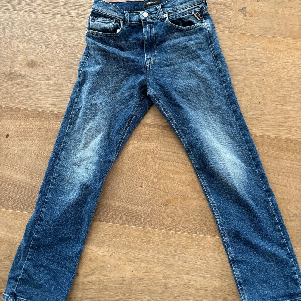 Replay jeans i färgen grå och svart och blå  Strl150cm men passar upp till 160cm. Jeans & Byxor.