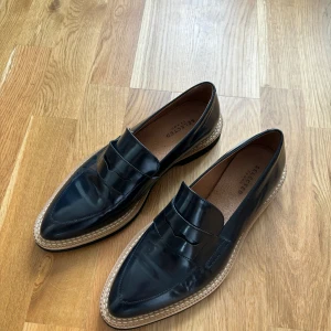 Loafer Selected Femme - Loafers från Selcted Femme. Nyskick, normal i passform. Djur-och rökfritt hem. 