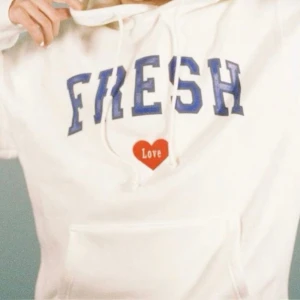 Fresh love hoodie🤍✨ - Over sized, mysig, skön☺️ (Inte riktig)😅