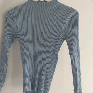 Långärmad tröja storlek Xs - Långärmad ribbad tröja från new yorker i storlek Xs. 