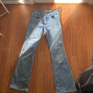 Lågmidjade jeans - Low waist bootcut jeans från lager 157, passar mig i längden som är runt 170cm💞 Skriv till mig för bilder med dom på!