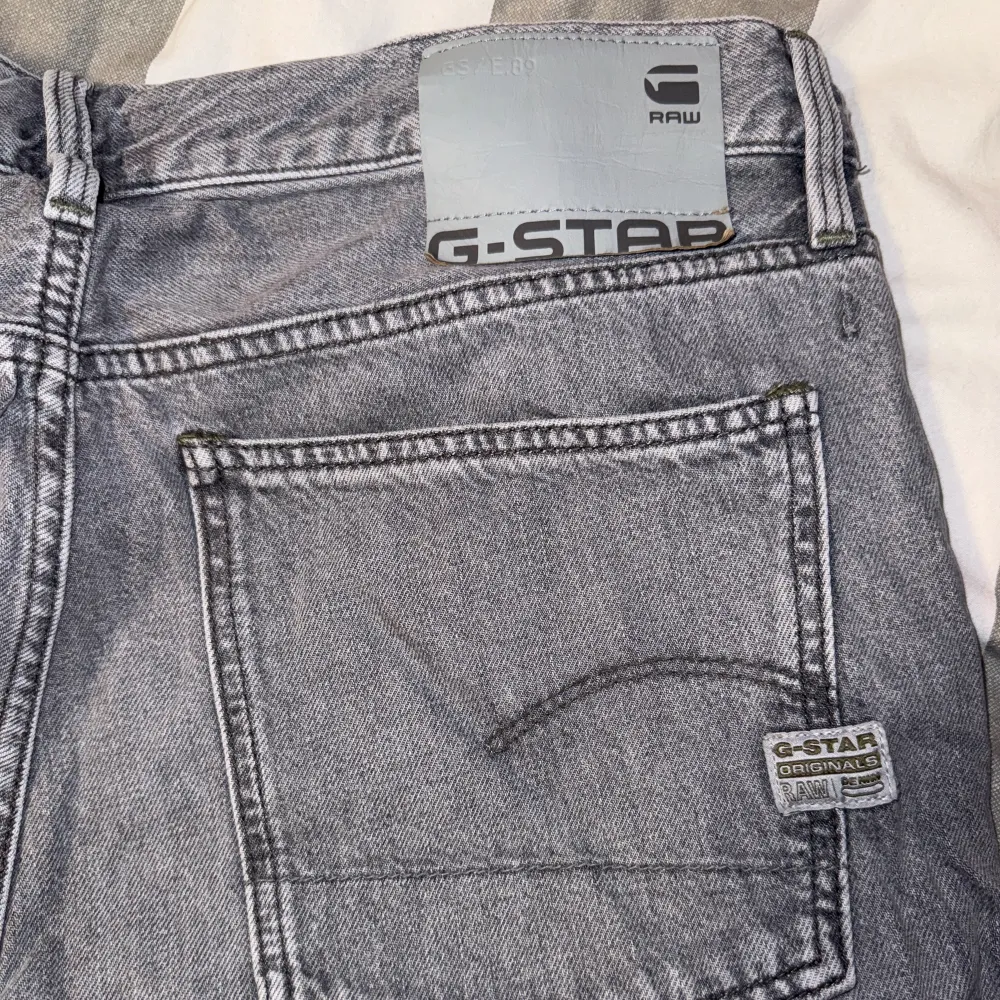 G Star jeans köpta för 1300kr. Skick 10/10 Pris kan diskuteras vid snabbaffär. Storlek 31/30. Jeans & Byxor.