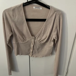 Glamorous tröja - Bra skick, väldigt flattering topp, passar s-m