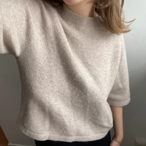 Beige stickad & other stories  - Stl:xs Beige stickad t-short från & Other Stories