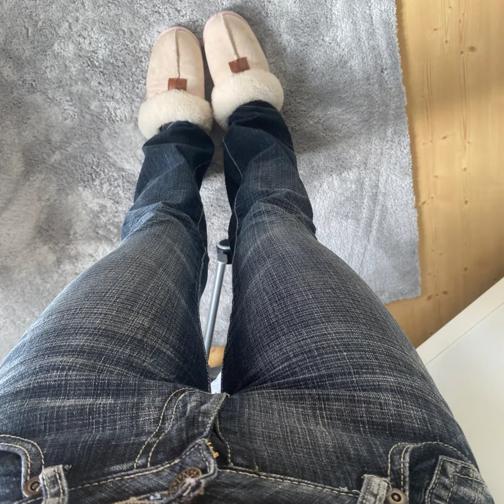 Ass snygga jeans som jag säljer i märket original. Säljer de på grund av att jag har för alldeles många jeans och har ingen användning till de. Har använt de 2 gånger ❤️bootcut. Ass snygga , hör av er vid intresse ( ordinarie runt 2000kr). Jeans & Byxor.
