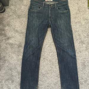 Ett par fina Levis jeans i bra skick. Skriv privat för fler bilder.
