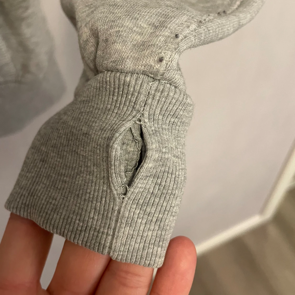 Fin ziphoodie från peak performance  - 91