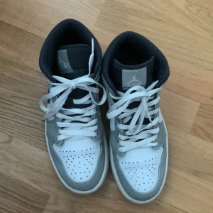 Jordan 1  - Köpta helt nya från soleplus, 2199 på rabbat