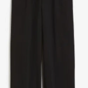 Vida joggers  - Svarta mjukisbyxor. Helt oanvända. Bilden är tagen från hemsidan då jag inte får till en bra bild annars(: Fraktkostnad tillkommer.