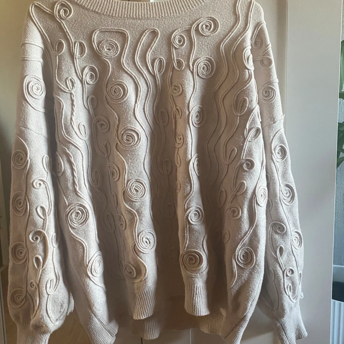 Beige mönstrad tjocktröja