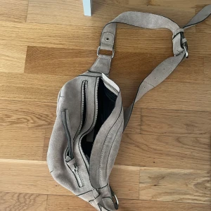 Väska - Väska från weekday 