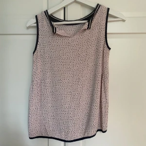 linne tröja - Tröja är i storlek 146/152 och är från pomp de lux. tröjan är i bra skick och har inte används så mycket.😊