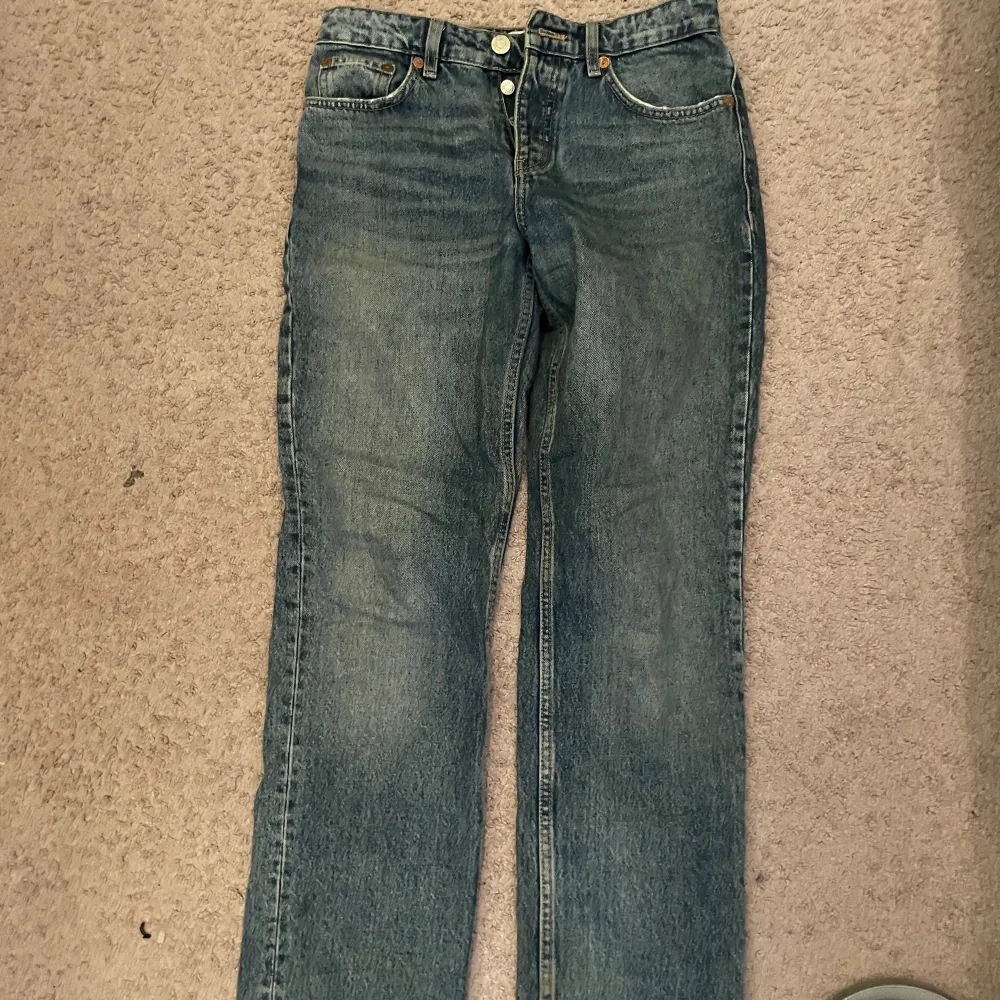 Zara mid rise jeans storlek 36. Jeans & Byxor.