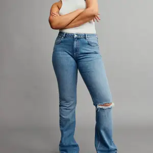 Helt oanvända jeans från Gina Tricot i full length! Jeans är i storlek 38 och säljs för 190kr +frakt💕