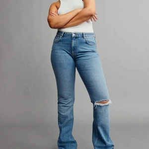 Gina Tricot Jeans  - Helt oanvända jeans från Gina Tricot i full length! Jeans är i storlek 38 och säljs för 190kr +frakt💕