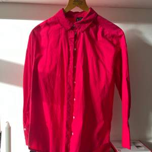 Fin rosa skjorta från Vero Moda i strl 34, endast testad!🥰