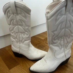 Cowboy boots - Passar ej mig längre, storlek 36, köpta på plick men fint skick