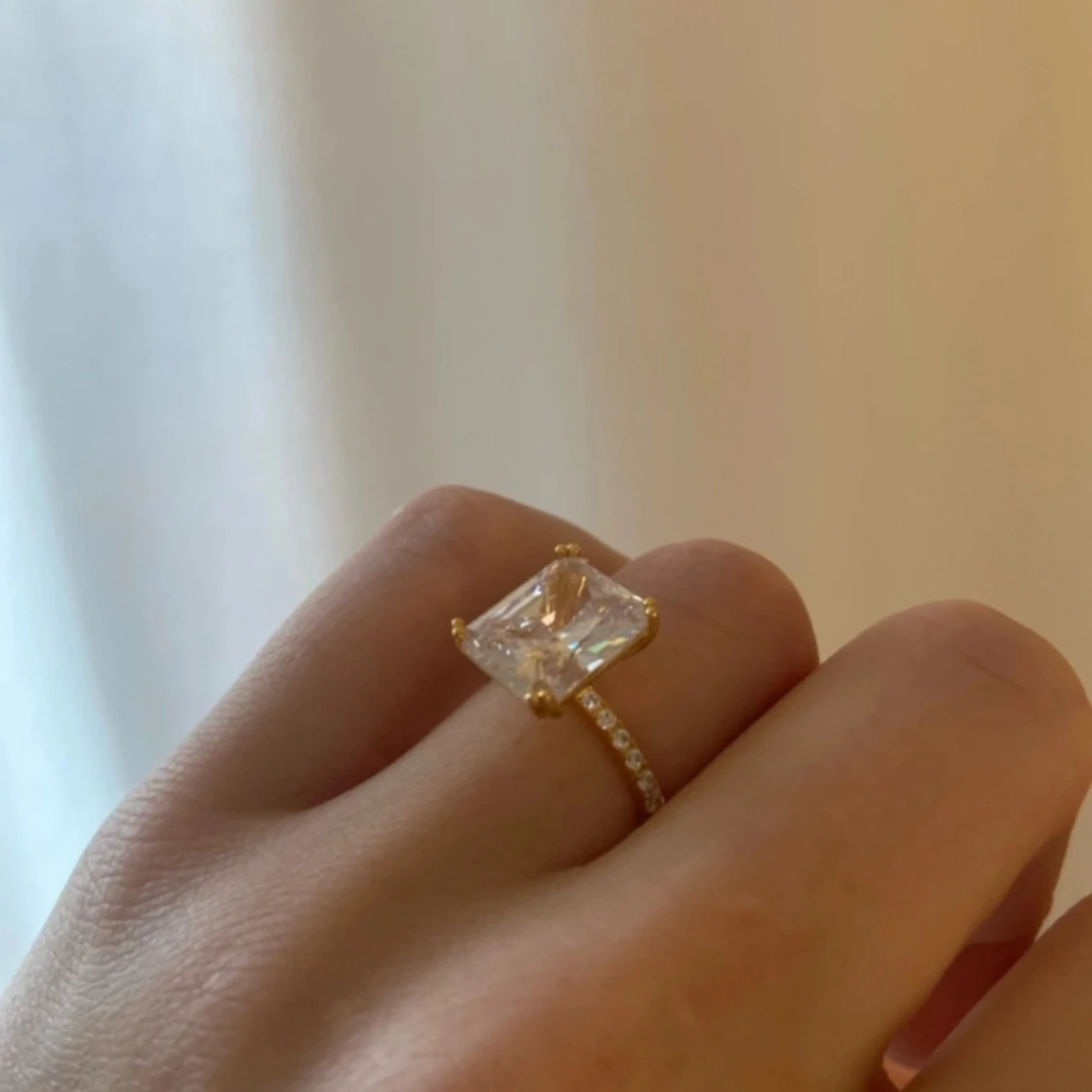 18k Safira Gulring med Sten - 90