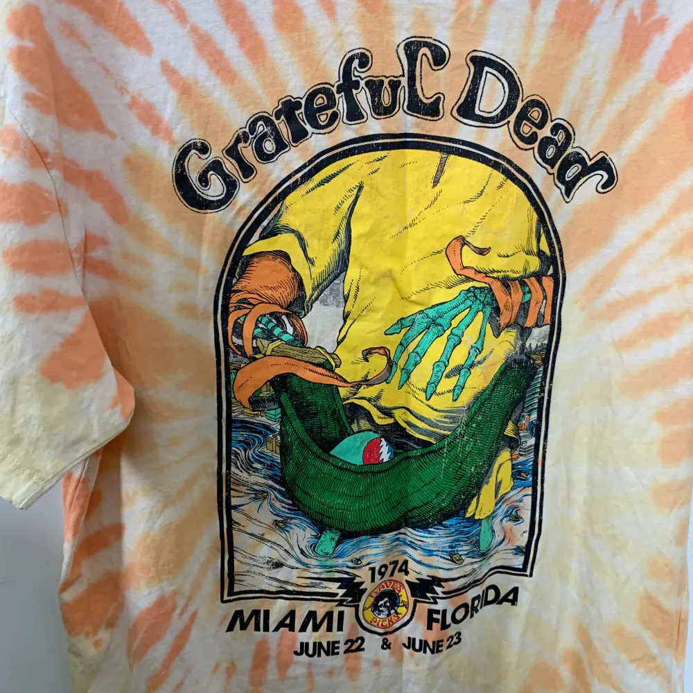 T-shirt med tryck, grateful dead. . T-shirts.