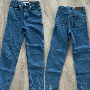 Jeans med slit från nakd - Endast upptvättade då jag utav misstag köpte fel storlek, storlek 34