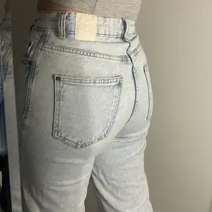 Fräscha jeans från Zara,  Använd ett fåtal gånger.  Storlek XS, jag är 163