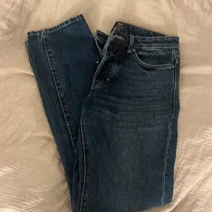 NEUW STOCHOLM Jeans 28/32. Helt nya mid/low waist loose jeans! Lite stora för mej men annars jätte fina🩷nypris 1200kr