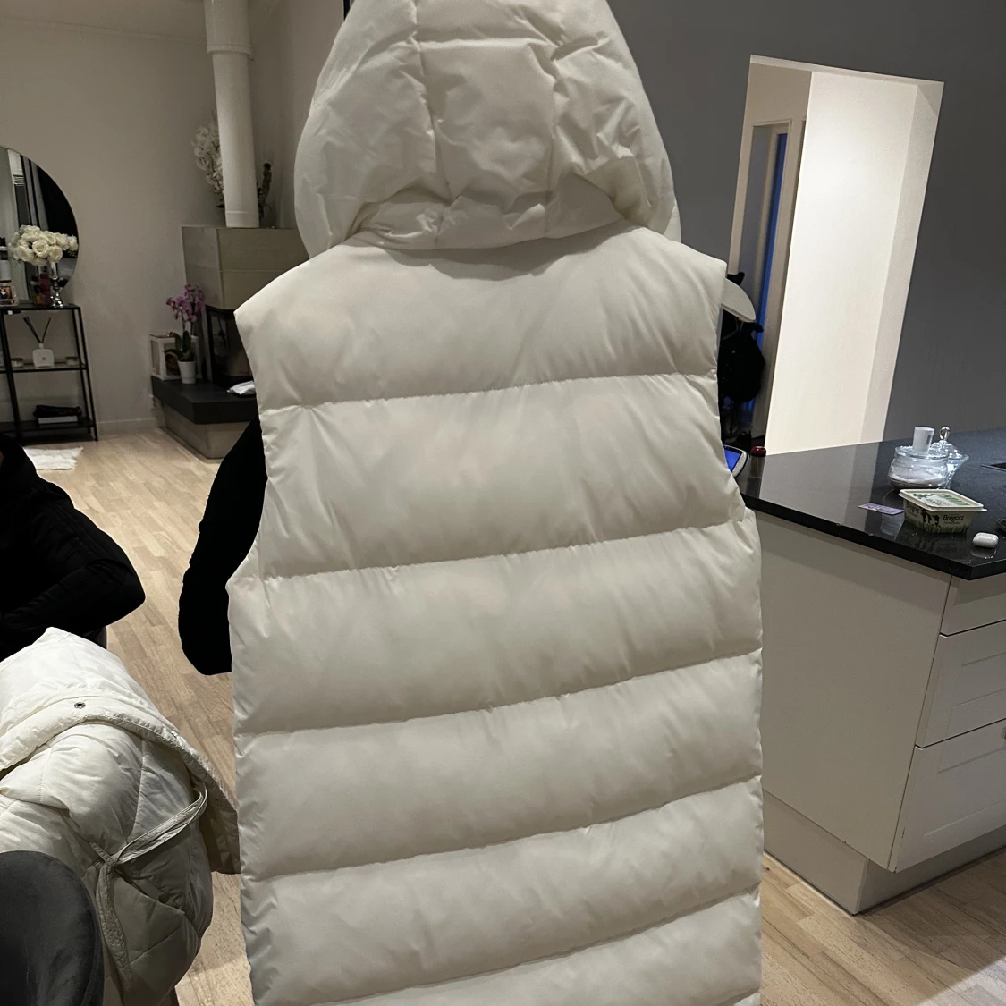 Lång vit väst  - 90