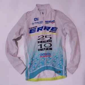 Cykeltröja  - Fin cykeltröja som jag använt som vardagsplagg. 