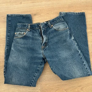 Levis jeans  - Jättesnygga lågmidjade boot cut jeans från Levis 517 bra skick 