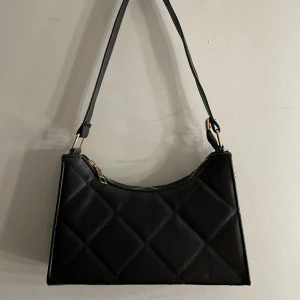 Axel väska  - Köparen står för frakten 📦