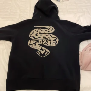 Sneakers and stuff hoodie - Bra skick smakers and stuff good ordinarie pris 1400kr