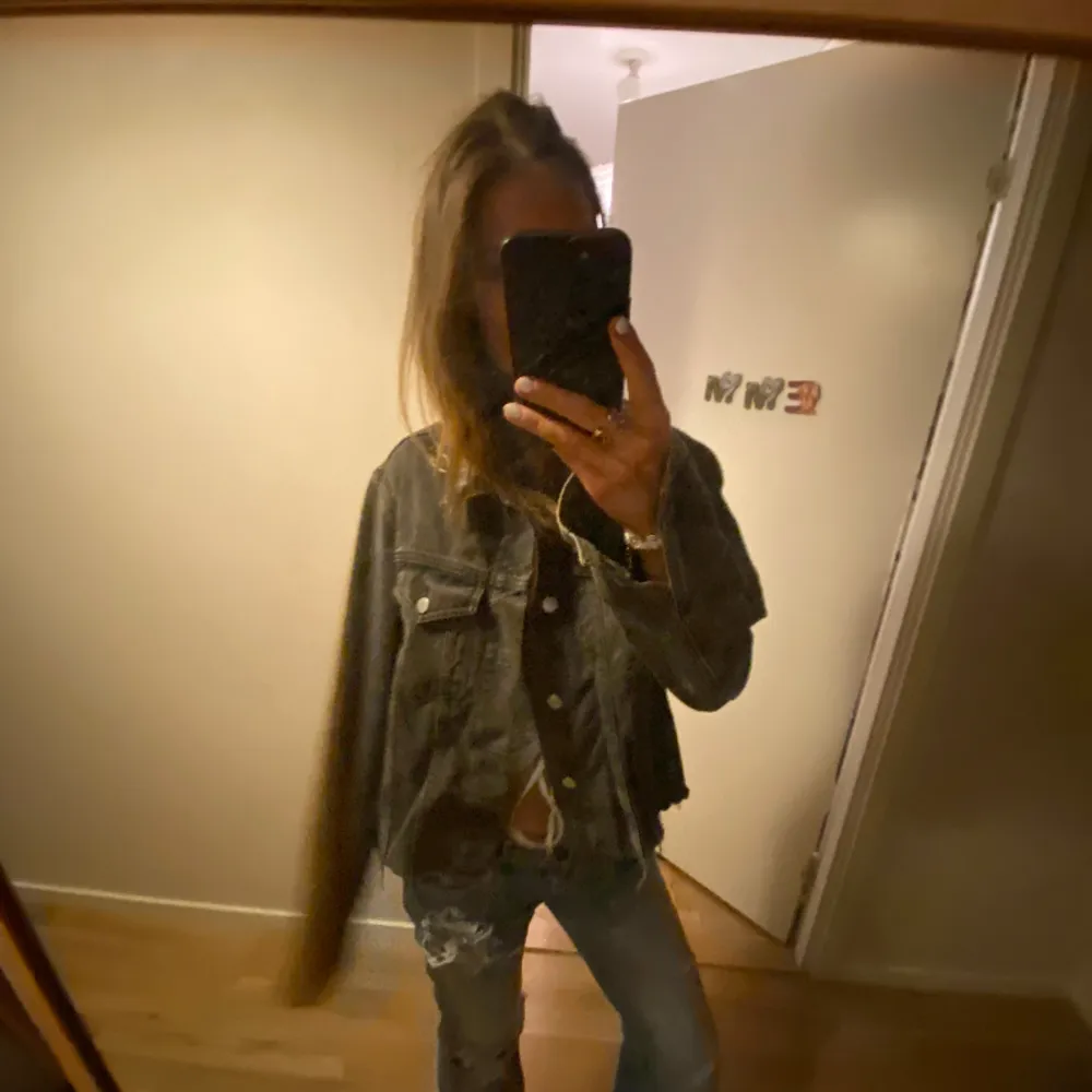 Assnygg jeansjacka, perfekt till våren/sommaren🥰. Jackor.