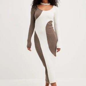 Midiklänning  - Midiklänning från NA-KD i storlek M. Använd några gånger. 