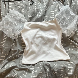 Fest topp - Biffiga armar vit 