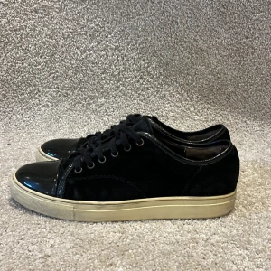 Lanvin skor - Ett par tvär feta lanvins skor i storlek uk 6/ 40-41 Tyvvär inge tillbehör ✨ Skick:6/10  Pris:1799kr