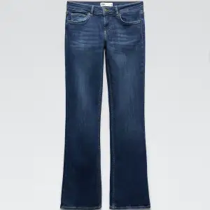 Ett par slutsålda lågmidjade zara jeans. Ord pris 400kr, säljer pga dom är lite förstora för mig. Kontakta gjärna för mer bilder eller om man är intresserad💗