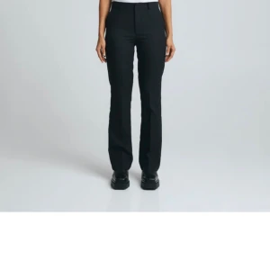 Kostymbyxor  - Jättefina kostymbyxor från bikbok i modellen Vilma. Säljer då de inte kommer till användning. Nypris 500kr