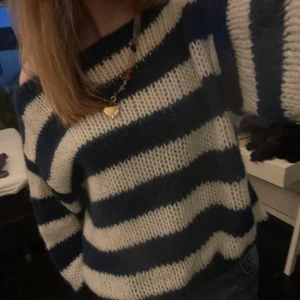 Design by Si tröja - Säljer min Design by Si tröja som jag inte fått nån använding av🫶🏼 Nyskick, endast använt 2/3 ggr