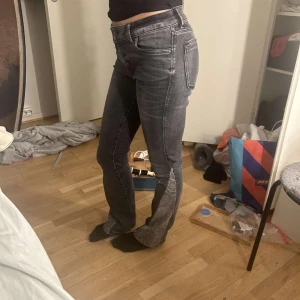 Remake utscängda jeans - Remake lågmidjade utsvända jeans midja-71cm inerben-78cm