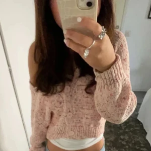Stickad kofta - Super snygg kofta💕 Perfekt till våren🌸Köp gärna genom Plick, köp nu!❤️