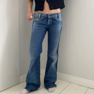 Lågmidjade jeans - Så så jeans som jag precis köpte men passade inte riktigt. Midjemått: 82 innerbenslängd: 81