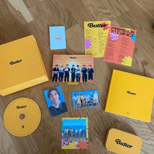 Bts album - Butter album med all tillbehör förutom klistermärken, i fint skick 😊