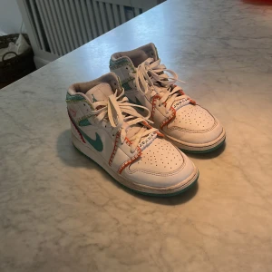 Jordan tvås - Säljer dessa jordans flr att de inte riktigt är min stil längre. Använda ett fåtal gånger //Melker