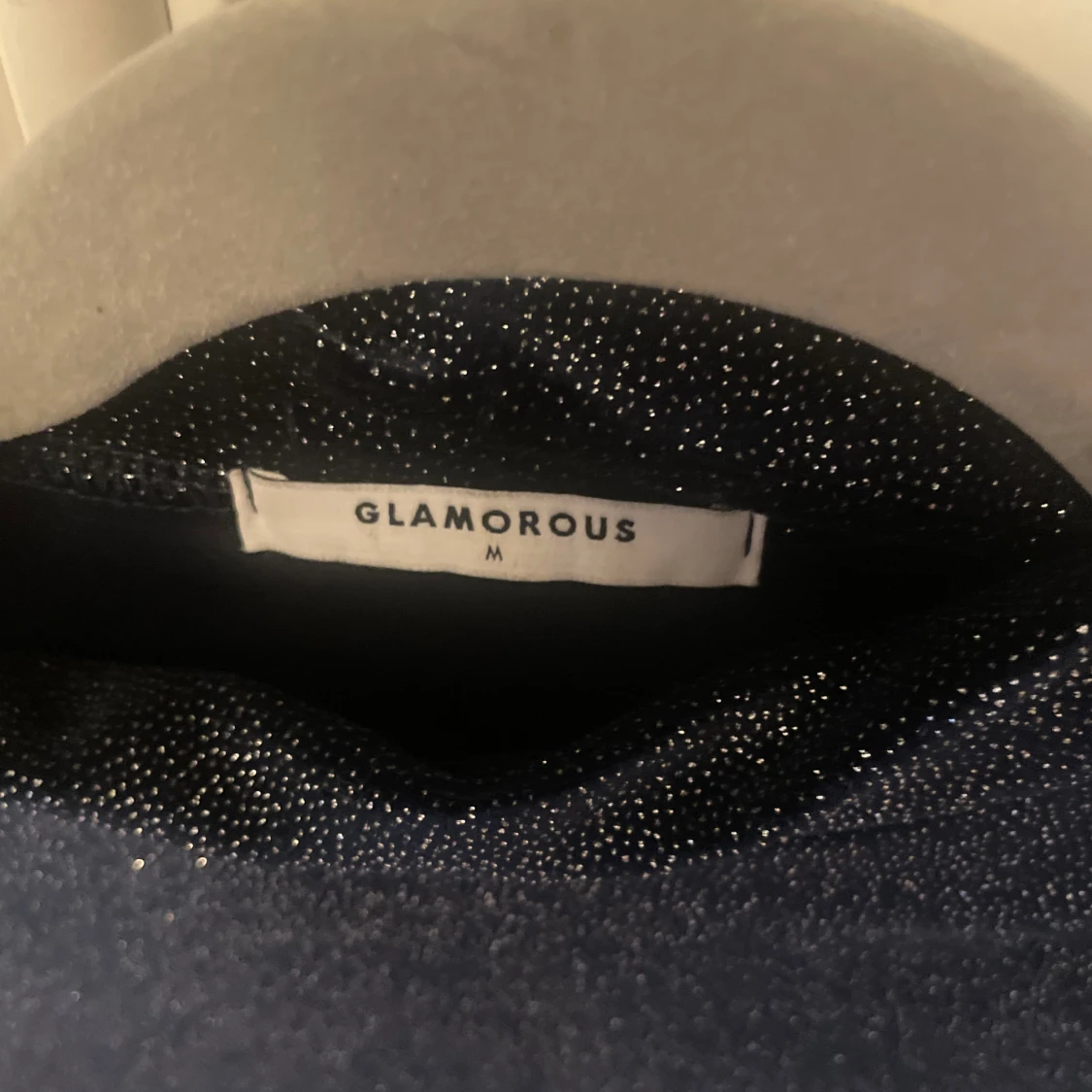 glittrig sammetsklänning  - 91