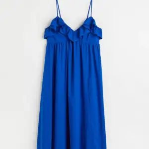 Säljer min blå klänning från hm i mycke bra skick från Hm. Köpte förra sommaren och är i storlek S.