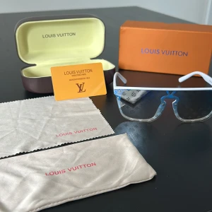 Louis Vuitton solglasögon  - Säljer Lv glassögon , använd ett tag men är sugen på nytt , fortfarande som nya