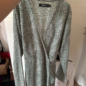 Klänning missguided  - Säljer denna supersöt klänning från missguided som aldrig används. 