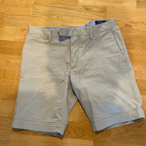 Ralph Lauren Shorts - Shorts från Ralph Lauren. Riktigt sköna till sommaren. Stilrena. Riktigt bra skick.